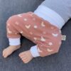 Mitwachshose_Jersey_Gänse-Blümchen_Rosa_Tiere_Pflanzen_05 Mitwachshose Jersey Gänse & Blümchen | Pumphose für Babys & Kleinkinder