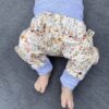Mitwachshose_Jersey_Wildblumen_Creme_Pflanzen_Blumen_06