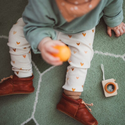 Leggings_Rippjersey_Herzen_Creme_Natur_04