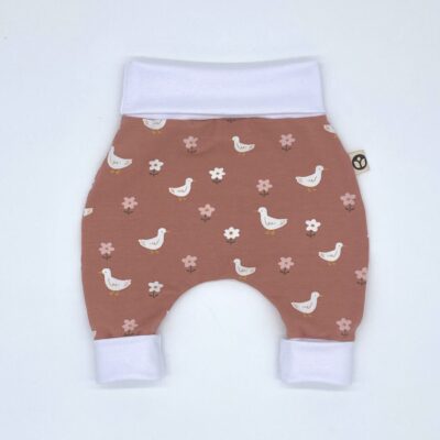 Mitwachshose_Jersey_Gänse-Blümchen_Rosa_Tiere_Pflanzen_01