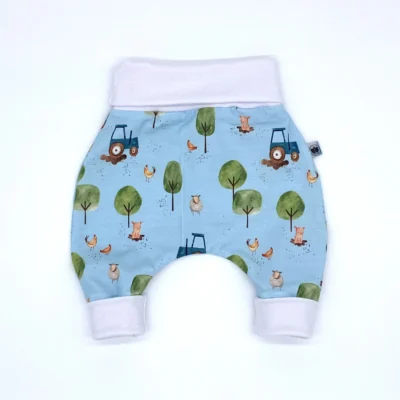 Mitwachshose_Jersey_Kleine-Farm_Blau_Tiere_Fahrzeuge_02
