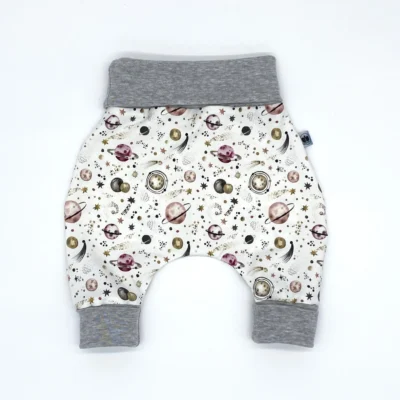 Mitwachshose_Jersey_Planeten-Sterne_Weiss_Weltall_Sterne_02