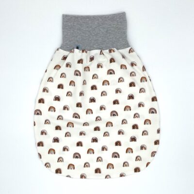 Strampelsack_Jersey_Mini-Regenbogen-Braun_Weiss_Natur_01